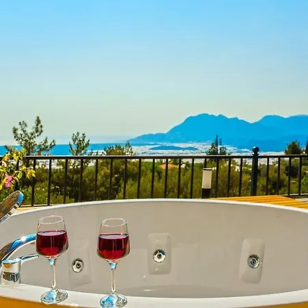 Villa 2+1 Jakuzili - Ic Ve Dis Havuzlu - Korunakli Kaş