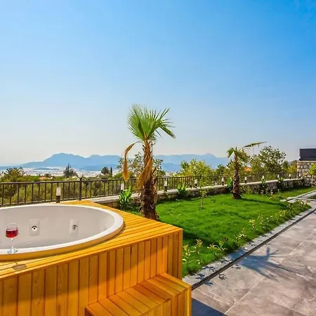 Villa 2+1 Jakuzili - Ic Ve Dis Havuzlu - Korunakli