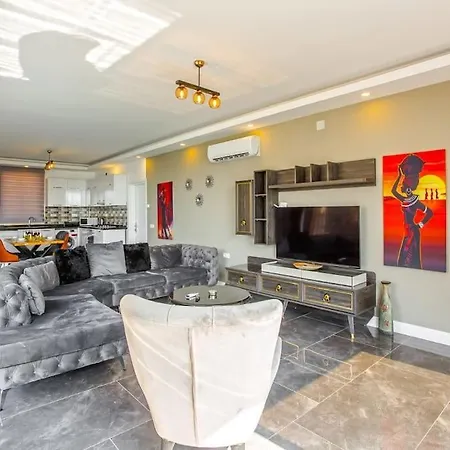 2+1 Jakuzili - Ic Ve Dis Havuzlu - Korunakli Villa Kaş