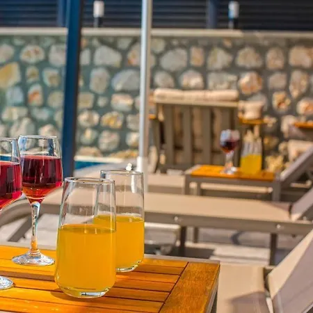2+1 Jakuzili - Ic Ve Dis Havuzlu - Korunakli Villa Kaş