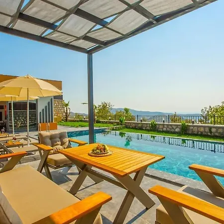 2+1 Jakuzili - Ic Ve Dis Havuzlu - Korunakli Villa Kaş
