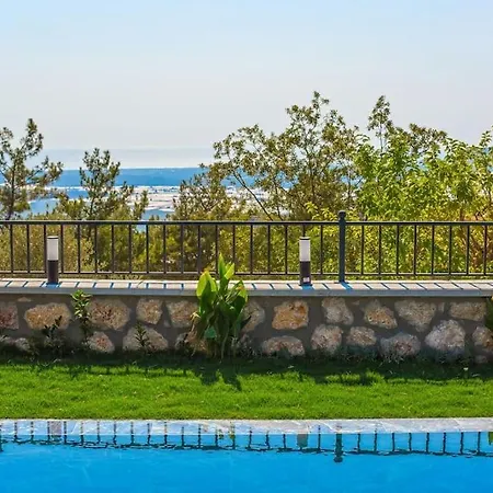 2+1 Jakuzili - Ic Ve Dis Havuzlu - Korunakli Villa Kaş