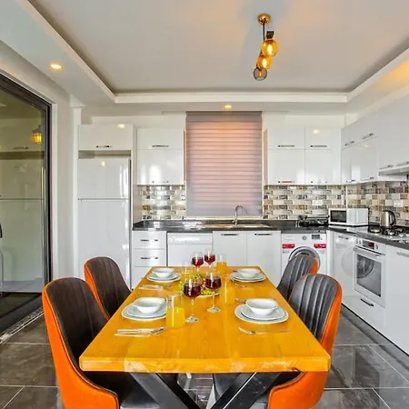 Villa 2+1 Jakuzili - Ic Ve Dis Havuzlu - Korunakli Kaş